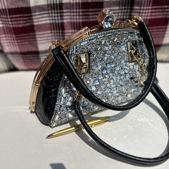 NWOT quality women’s purse! Crystals and rhinestones - Picture 9 of 9
